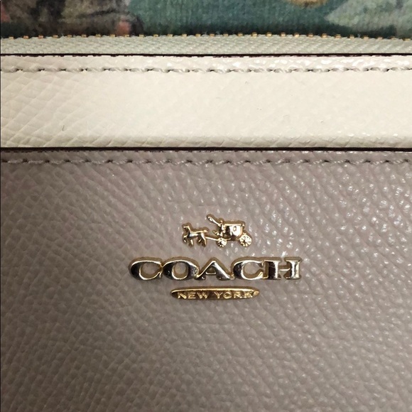 Coach Wallet - Picture 2 of 7